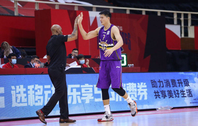  菲尔特青年军崭露头角，逼平强敌展现未来希望