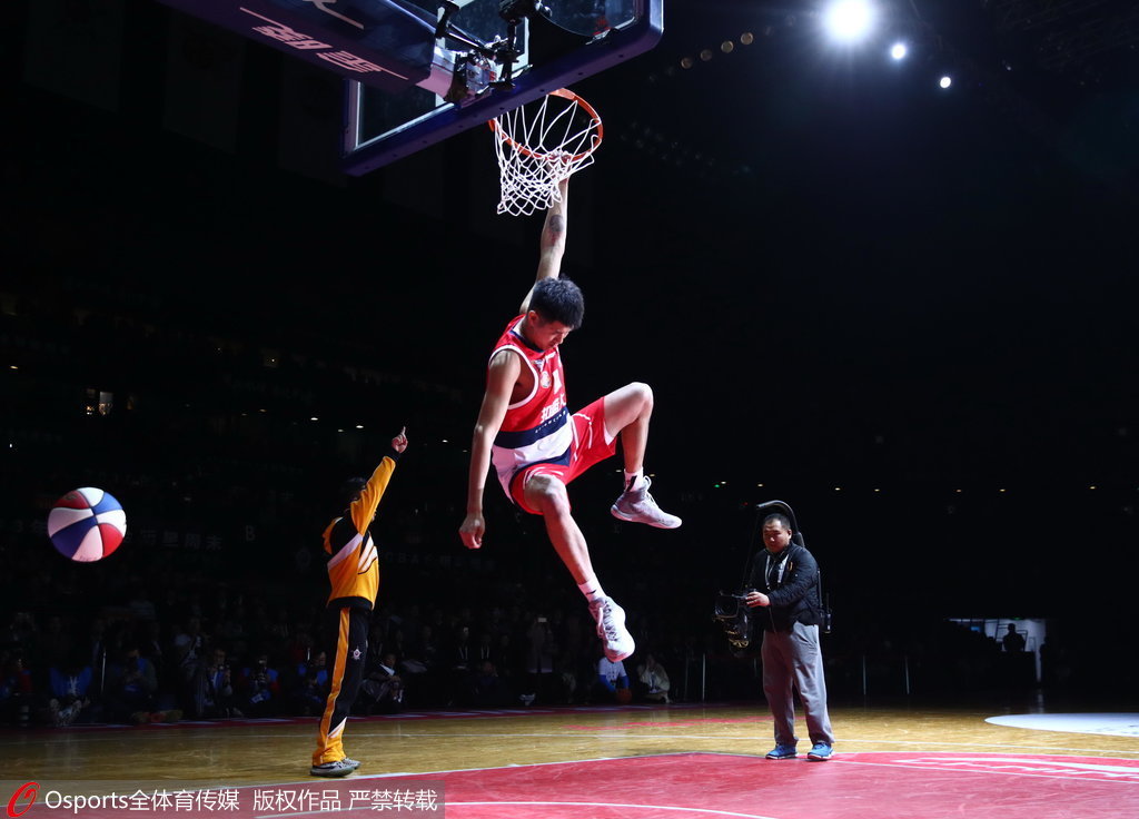  锡安暴力扣篮引爆全场，鹈鹕客场力擒热火终结两连败